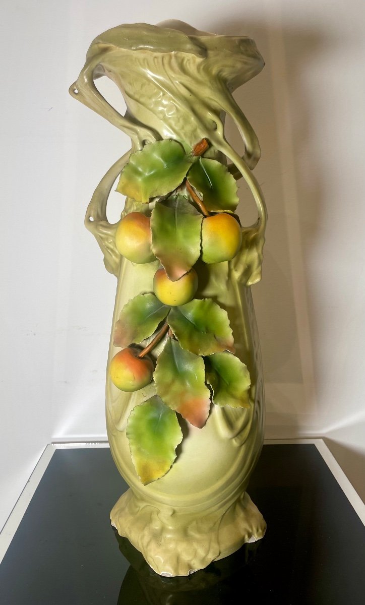 Vase Royal Dux  Art-nouveau Décor De Fruits Et Végétaux