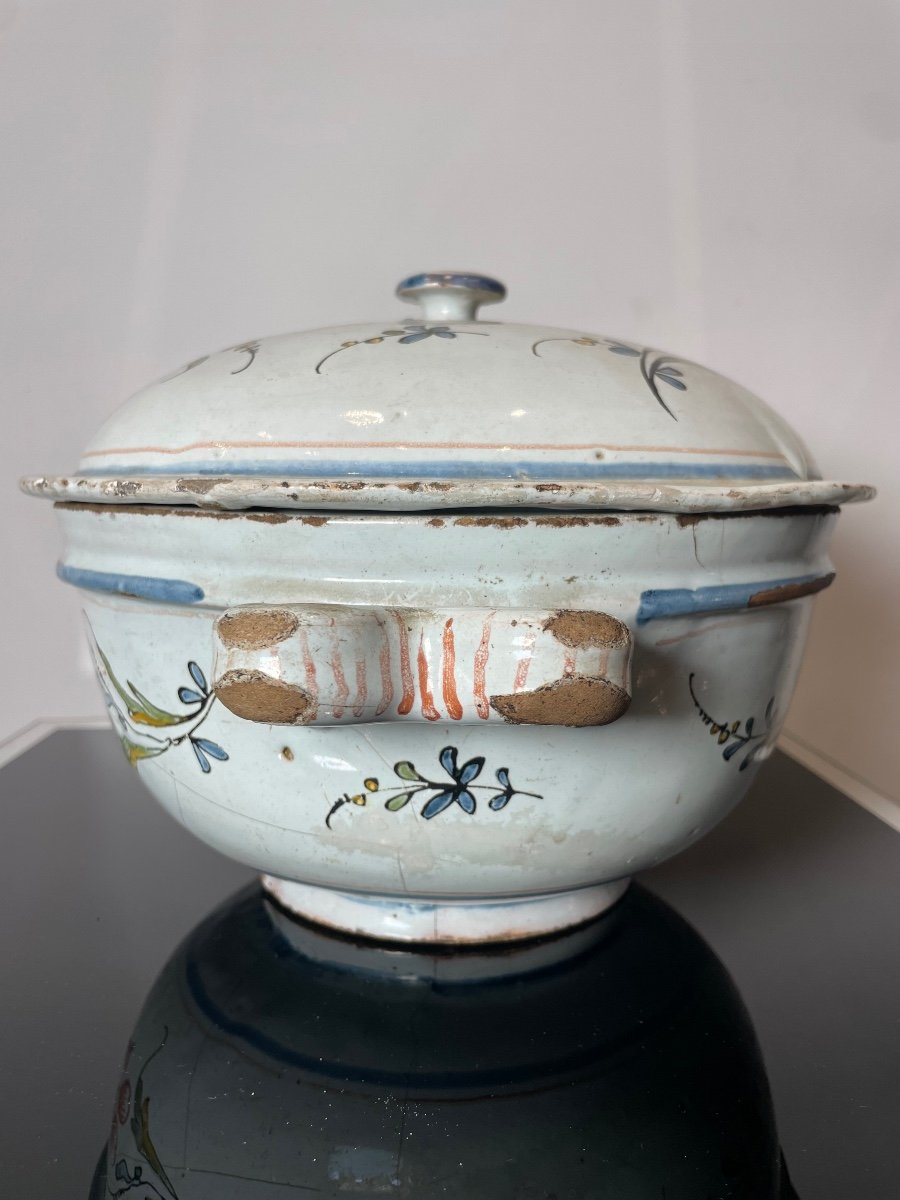 Rouen. Earthenware Tureen Decorated In Polychromy With Flowering Stems. XVIII-photo-2