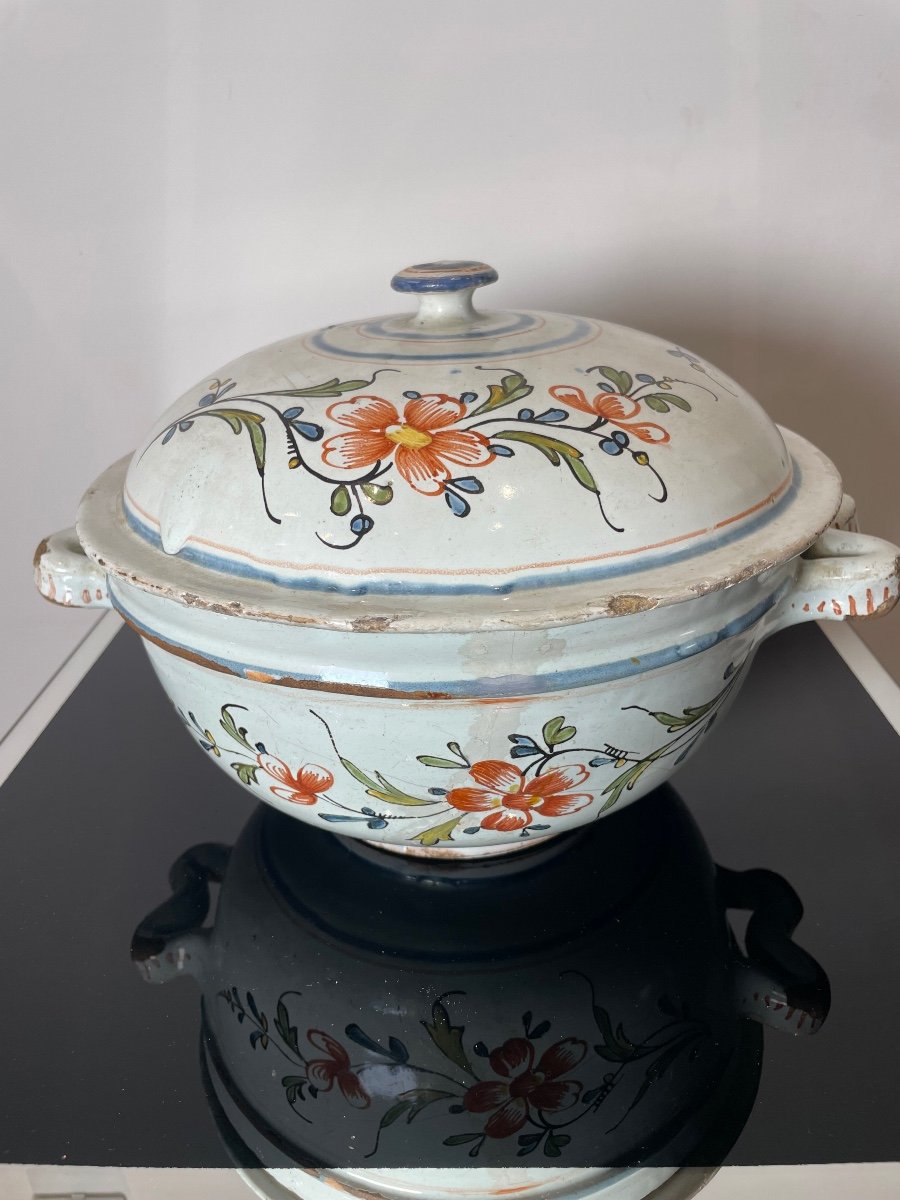 Rouen. Earthenware Tureen Decorated In Polychromy With Flowering Stems. XVIII