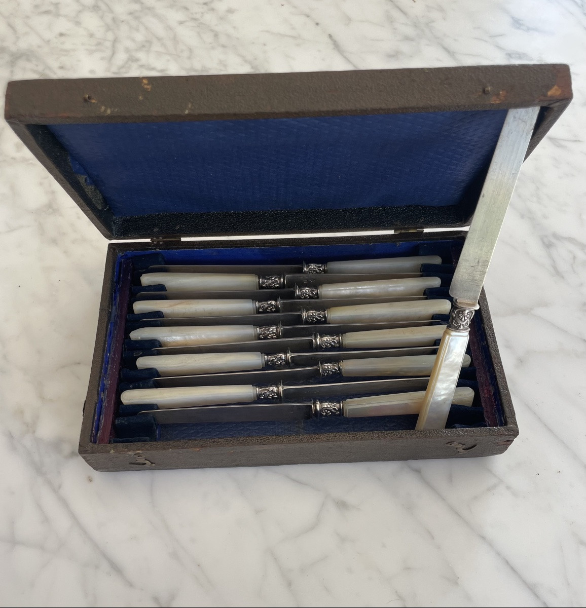Set Of Twelve Dessert Knives With Mother-of-pearl Handles And Solid Silver Blades -photo-1