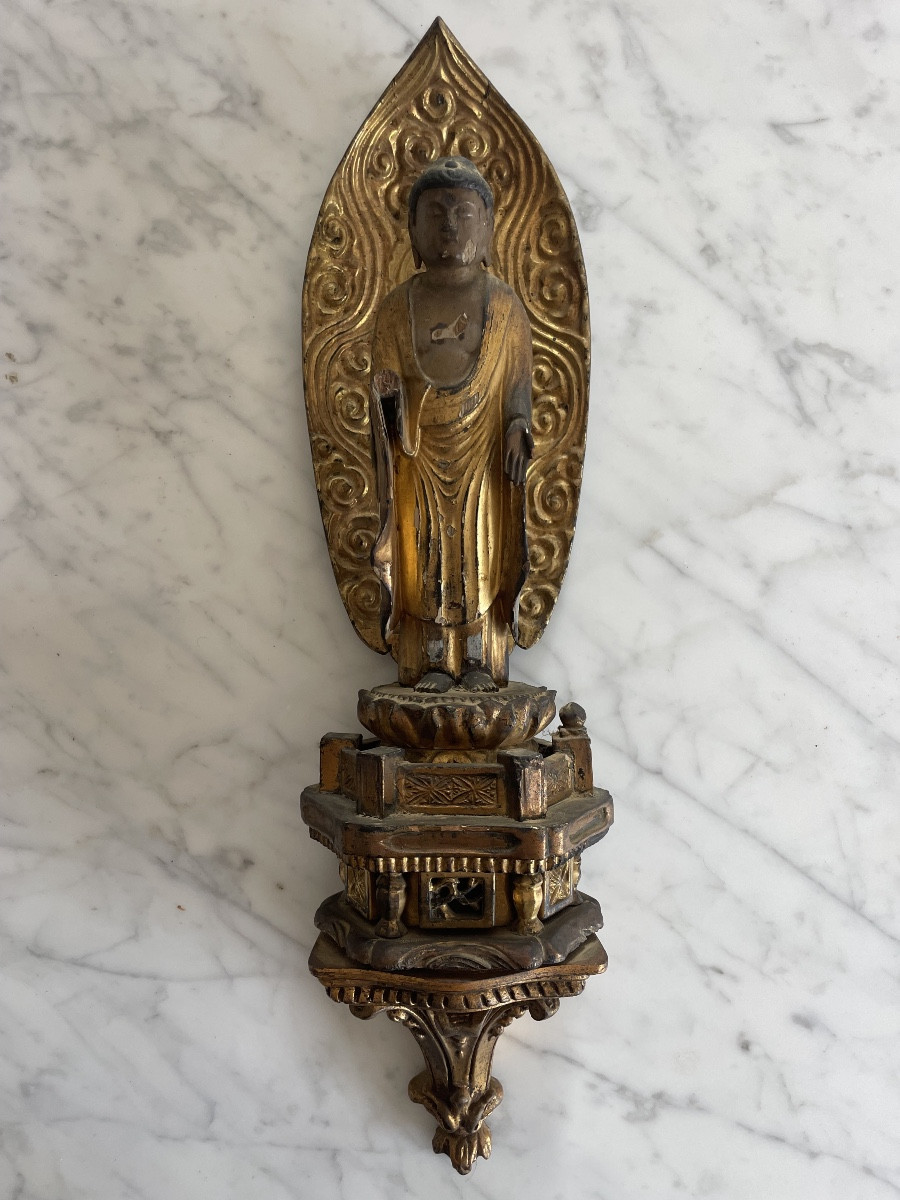 Japan, Meiji Period (1868-1912) Statuette In Gilded Lacquered Wood Representing The Buddha Amida