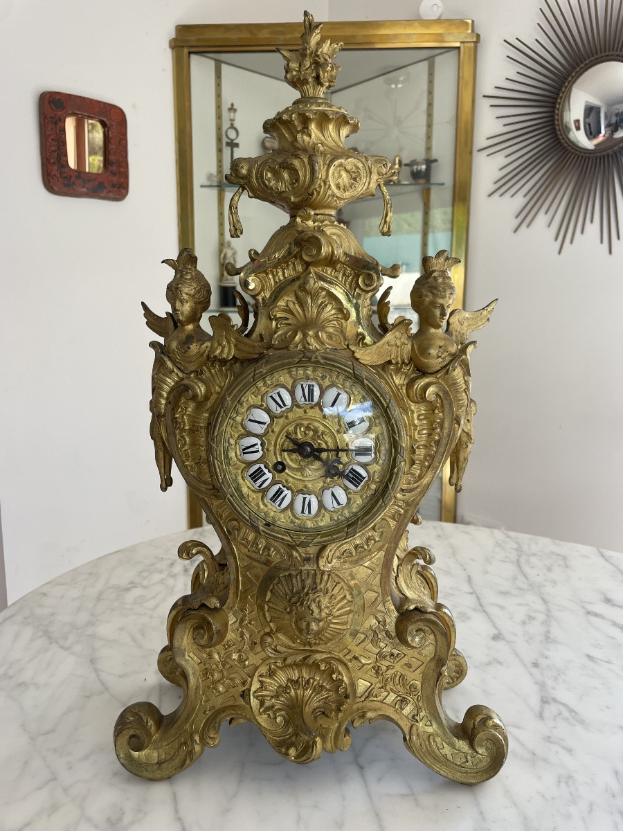 Louis XV Style Cartel Clock Circa 1900 In Gilt Bronze Finely Chiseled With Foliage