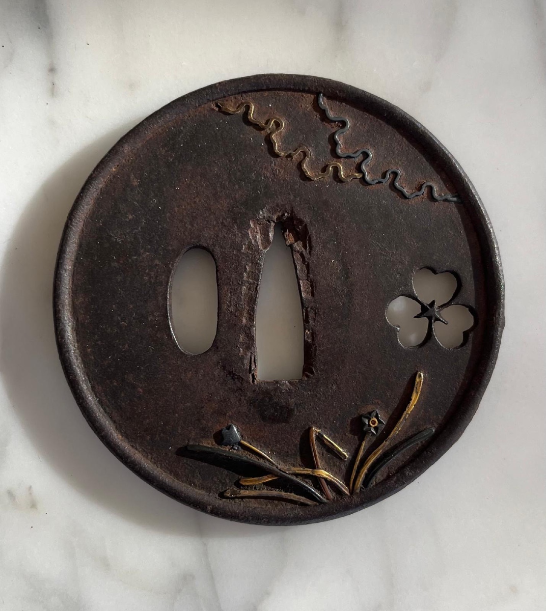 JAPON - Tsuba maru gata en fer martelé, Epoque Edo