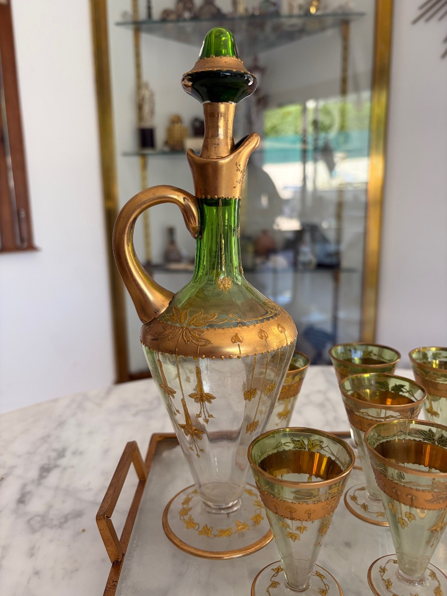 SERVICE à LIQUEUR en verre de couleur verte, à décor de filets dorés -photo-2