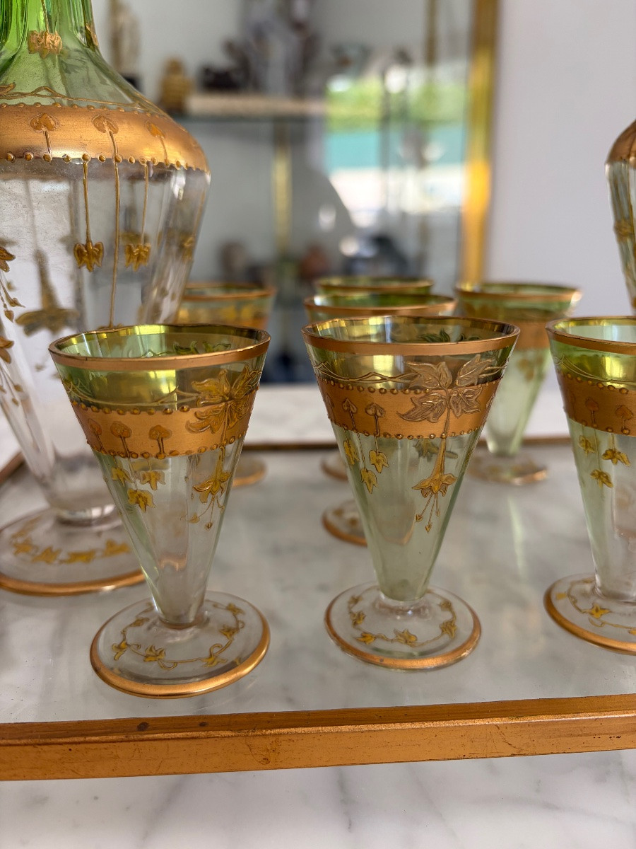 SERVICE à LIQUEUR en verre de couleur verte, à décor de filets dorés -photo-3