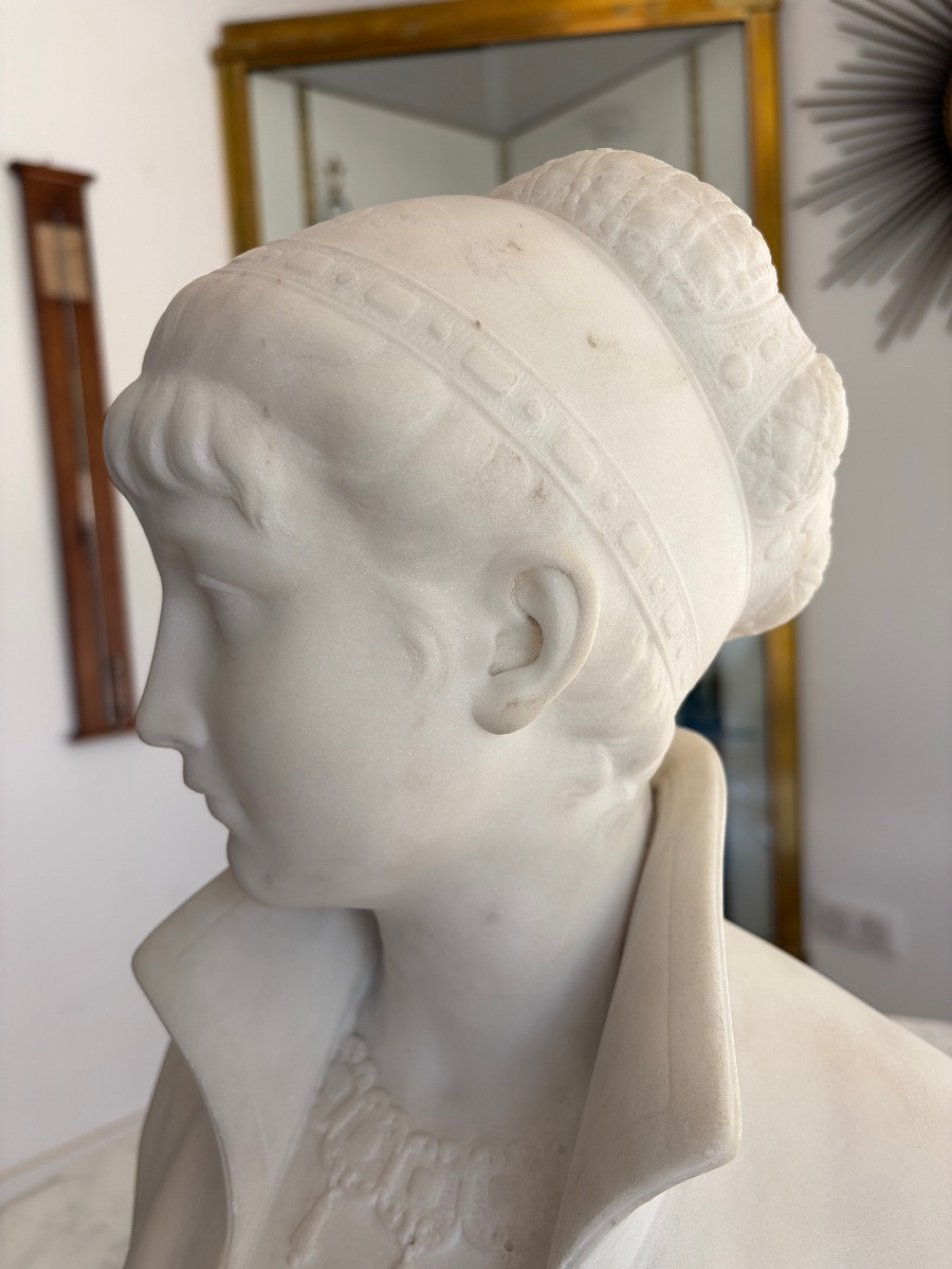R. Ceribelli (1841-1918) Carved Marble Bust Of A Young Woman With A Necklace-photo-1