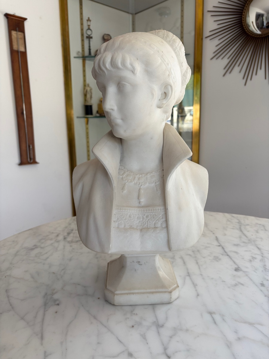 R. Ceribelli (1841-1918) Carved Marble Bust Of A Young Woman With A Necklace