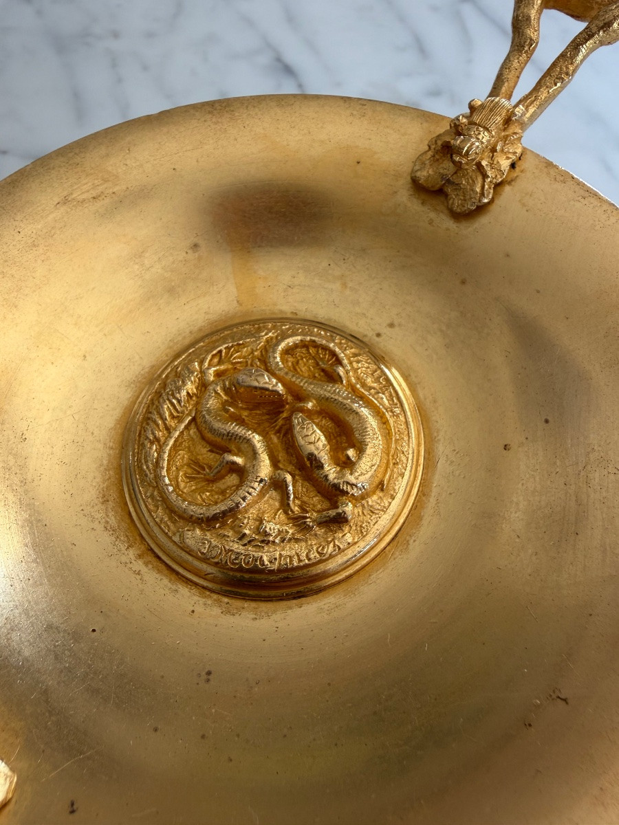 Jules MOIGNIEZ (1835-1894) Coupe à anses sur pied en bronze doré à décor naturaliste -photo-1