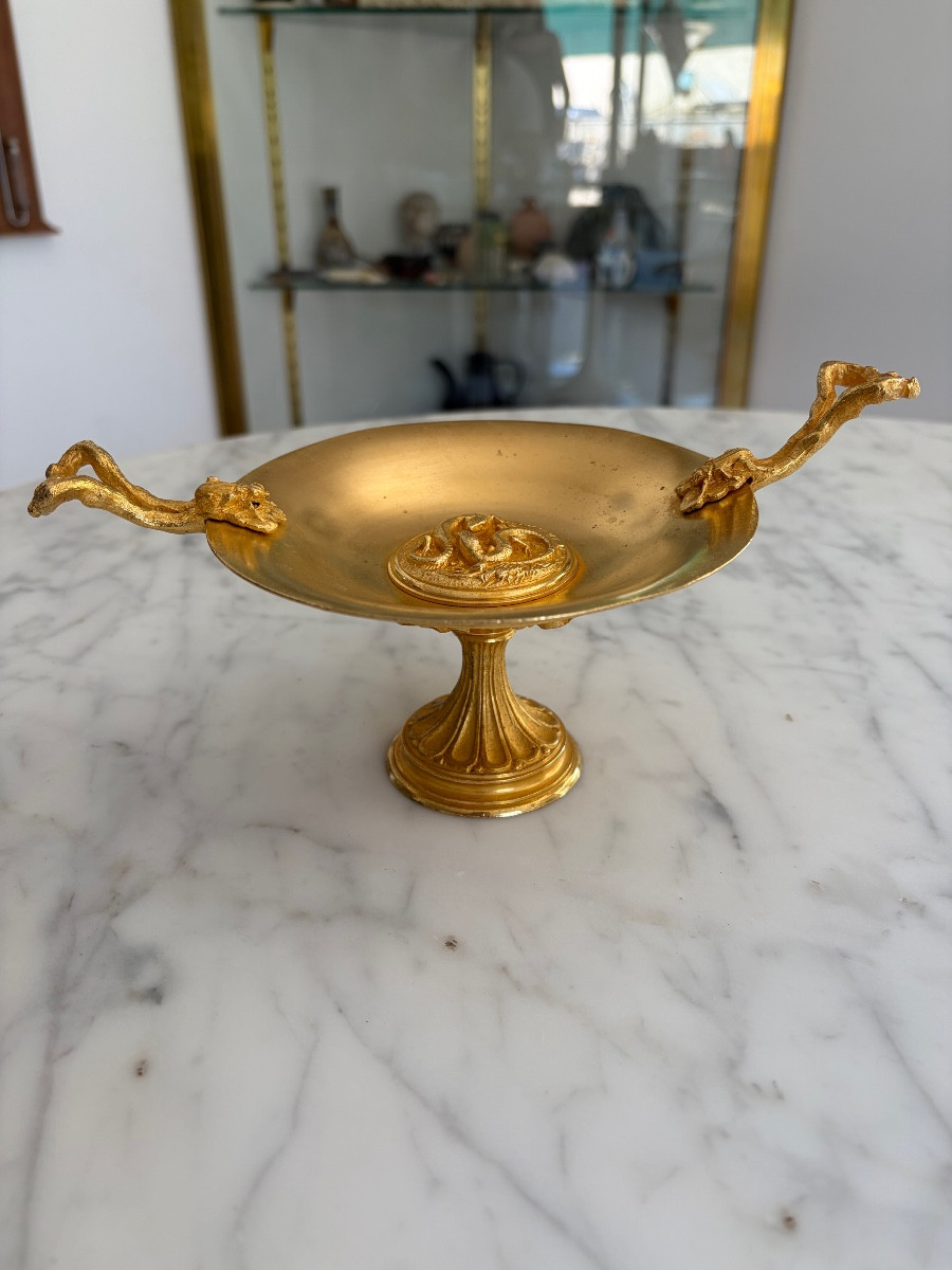 Jules MOIGNIEZ (1835-1894) Coupe à anses sur pied en bronze doré à décor naturaliste 