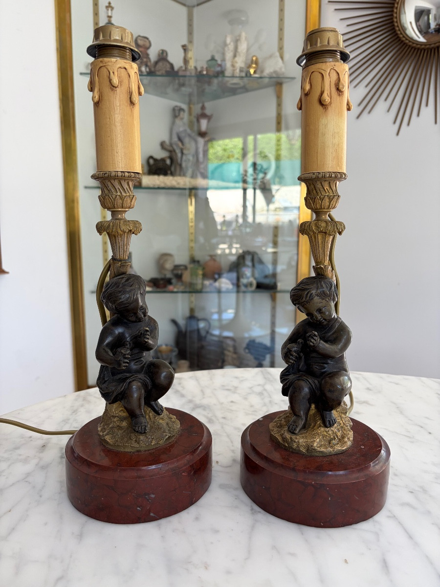 Pair Of Lamps In Bronze With Two Patinas And Marble Decorated With Putti