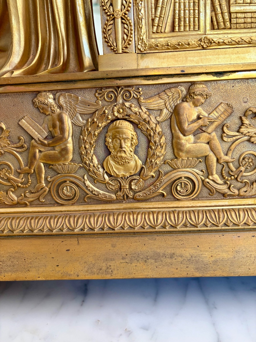 Garniture de cheminée d’époque Empire en bronze doré “La Liseuse”-photo-6