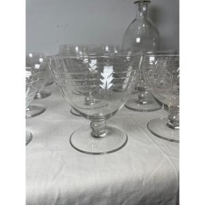 Baccarat. Partie de Service De Verres Et Deux Carafes En Cristal. Modèle Cap Ferrat. 36 pièces 