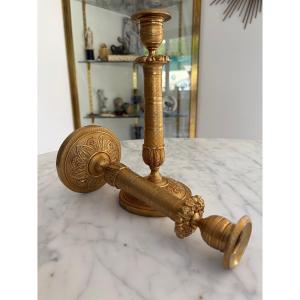 Paire de bougeoirs d’époque Restauration en laiton doré