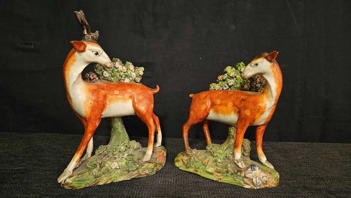 Couple de Cerf et Biche en porcelaine de Staffordshire