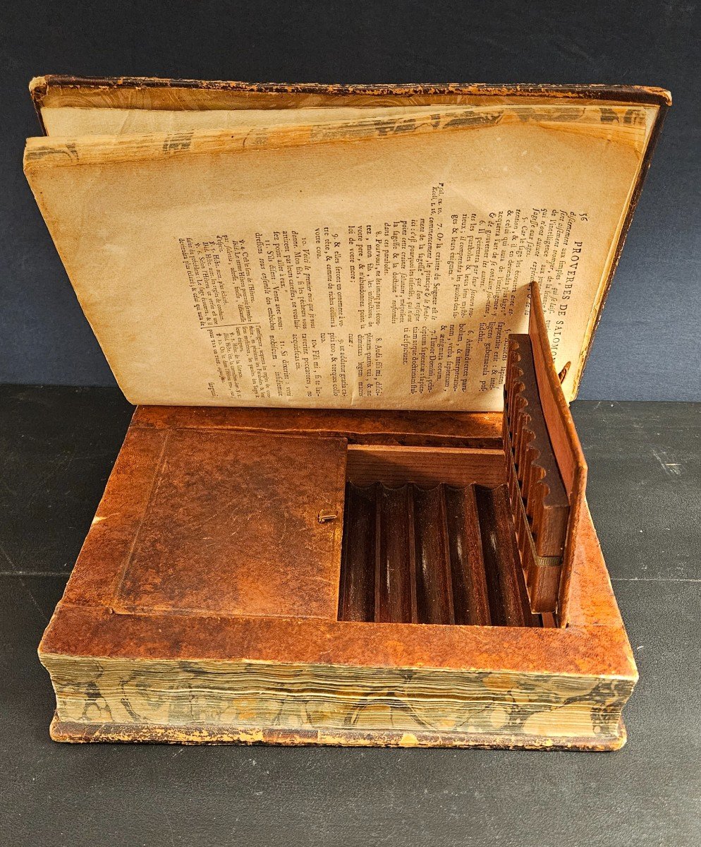 Cigar Humidor In An Old Book-photo-2