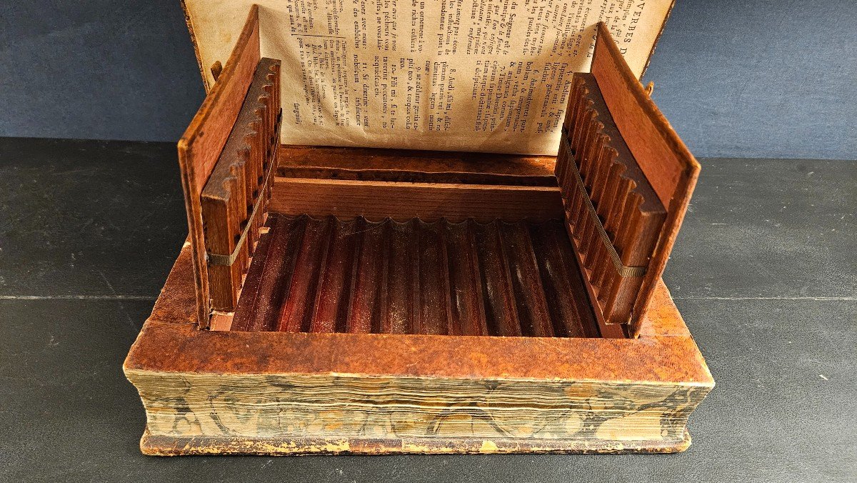 Cigar Humidor In An Old Book-photo-3