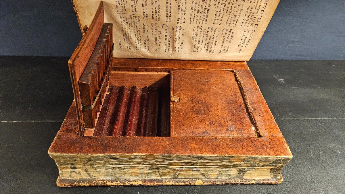 Cigar Humidor In An Old Book-photo-4