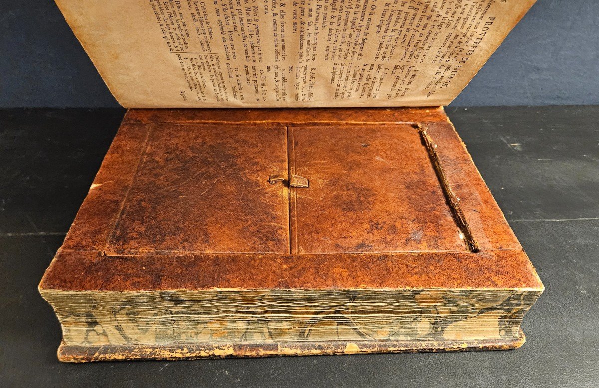 Cigar Humidor In An Old Book-photo-1