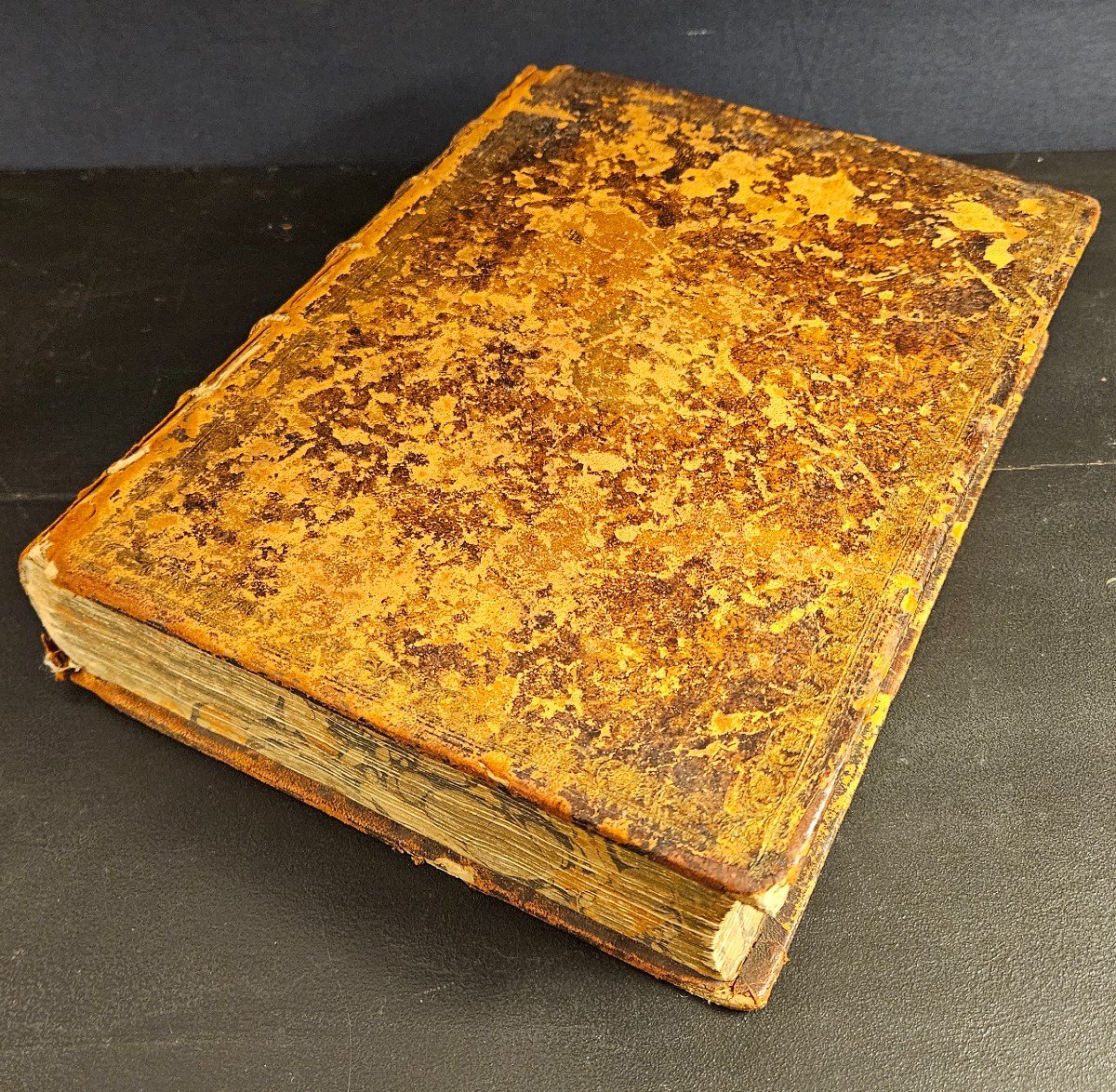 Cigar Humidor In An Old Book-photo-2