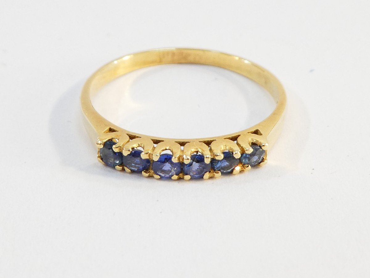 18-carat Yellow Gold Ring With Row Of 6 Sapphires-photo-3