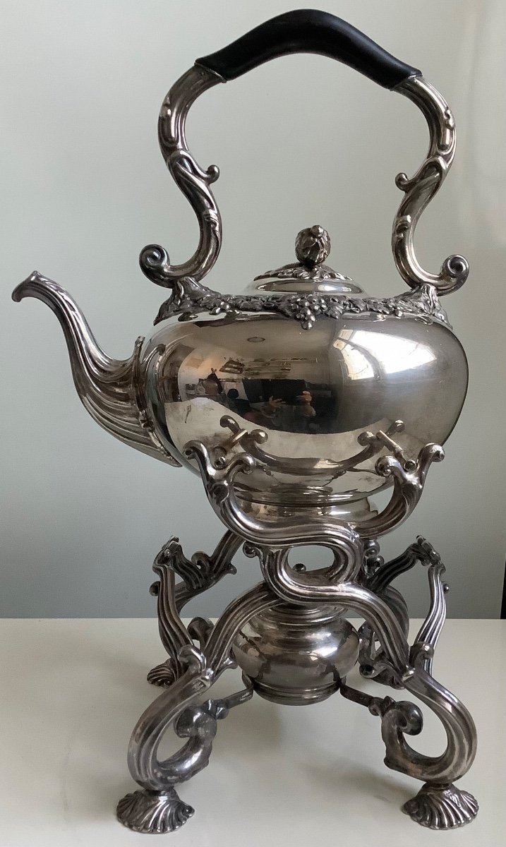 Un Samovar Ancien En Bronze Argenté 