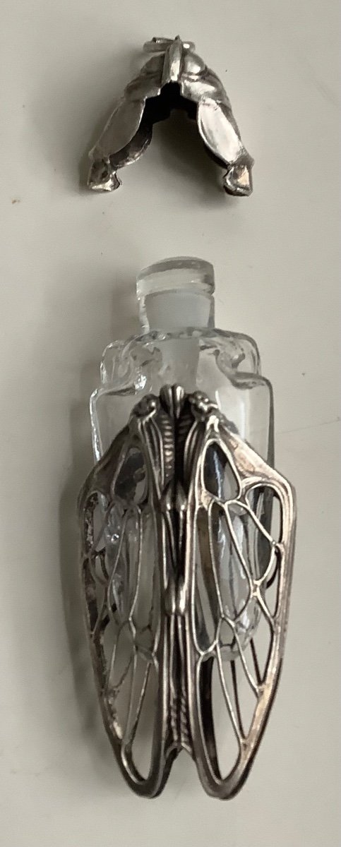 Silver Metal Perfume Bottle Decorated With A Cicada With Glass Bottle And Its Stopper-photo-3