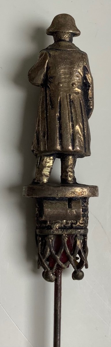 Un épingle De Chapeau Décor Napoléon en métal -photo-1