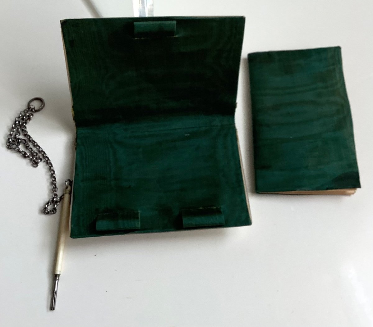 Carnet De Bal En Nacre Décor en argent avec son crayon en ivoire et argent-photo-2