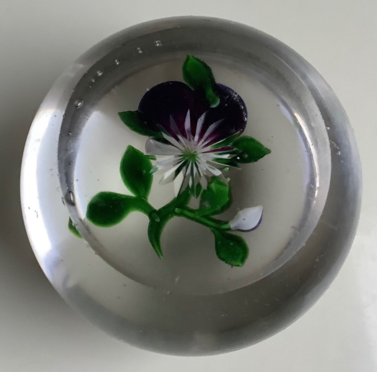 Baccarat Sulfide Glass Paperweight Decorated With A Pansy Cut On The Reverse-photo-2
