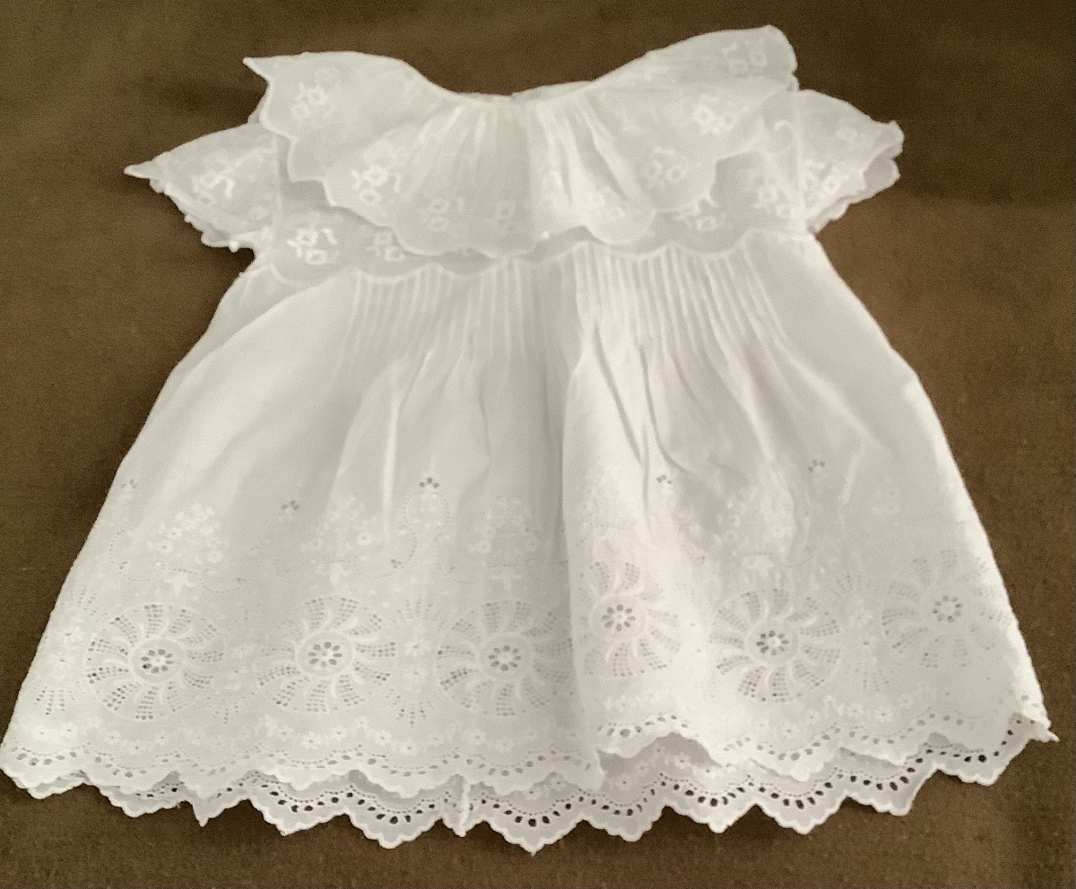 2 Linen Lace Baby Dresses With 2 Hats -photo-4