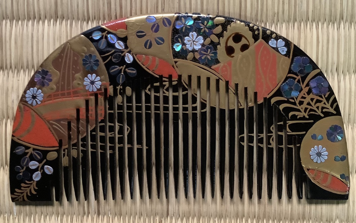 Lacquered Combs Inlaid With Mother-of-pearl-photo-3