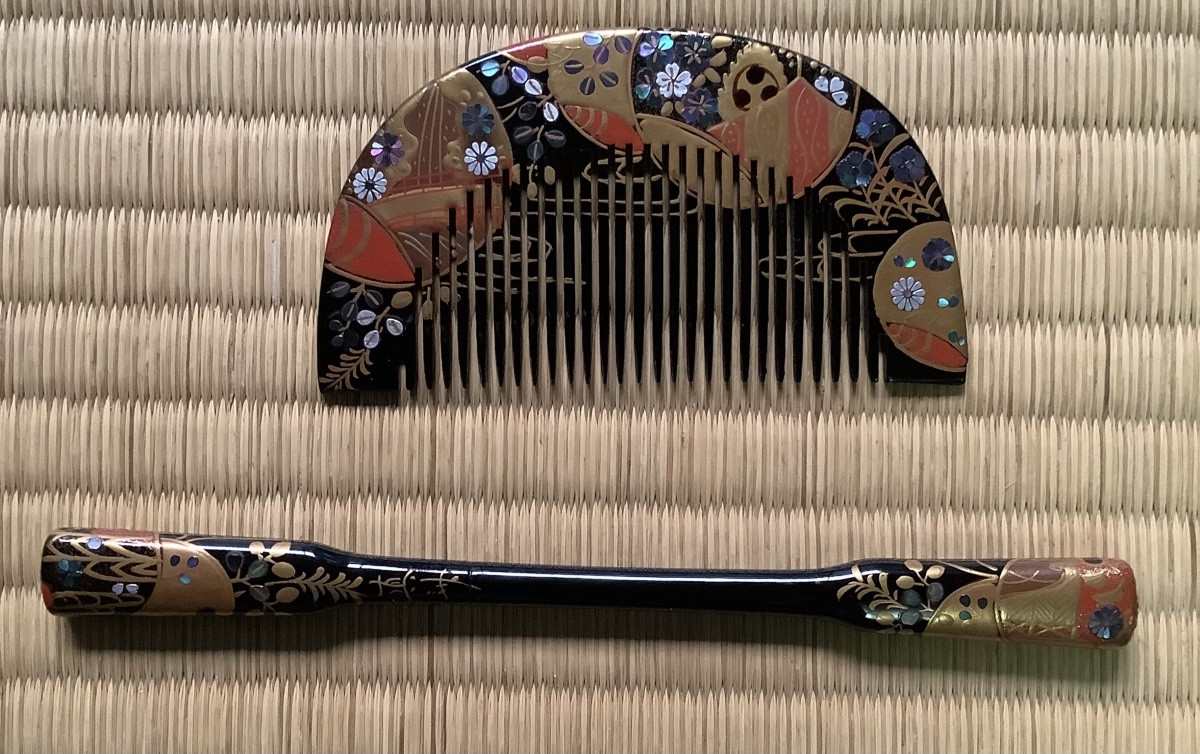 Lacquered Combs Inlaid With Mother-of-pearl-photo-2