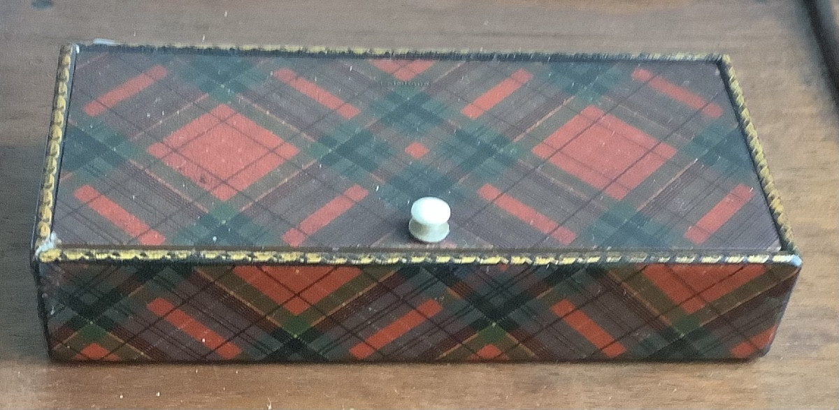 Ancienne boite en bois tartan Ecossais 