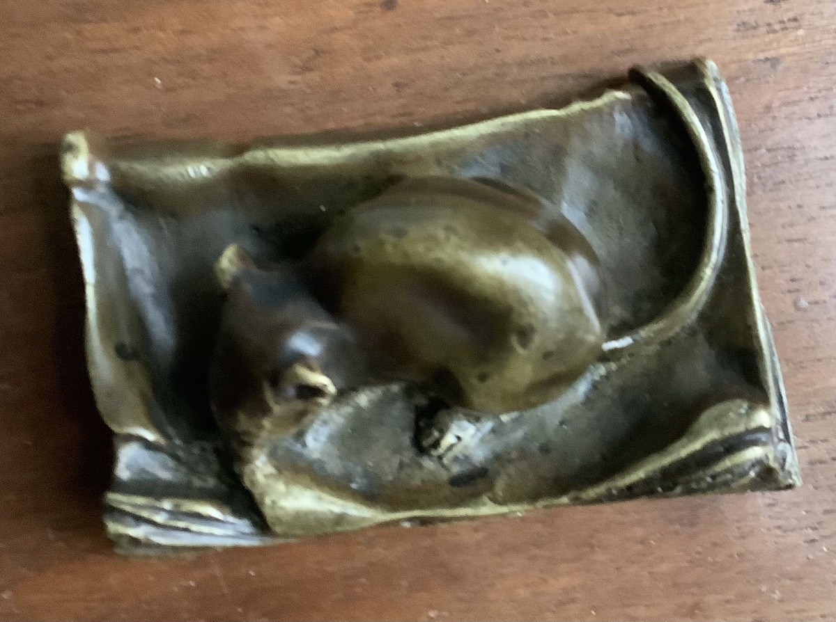Souris grignotant un livre en bronze-photo-2