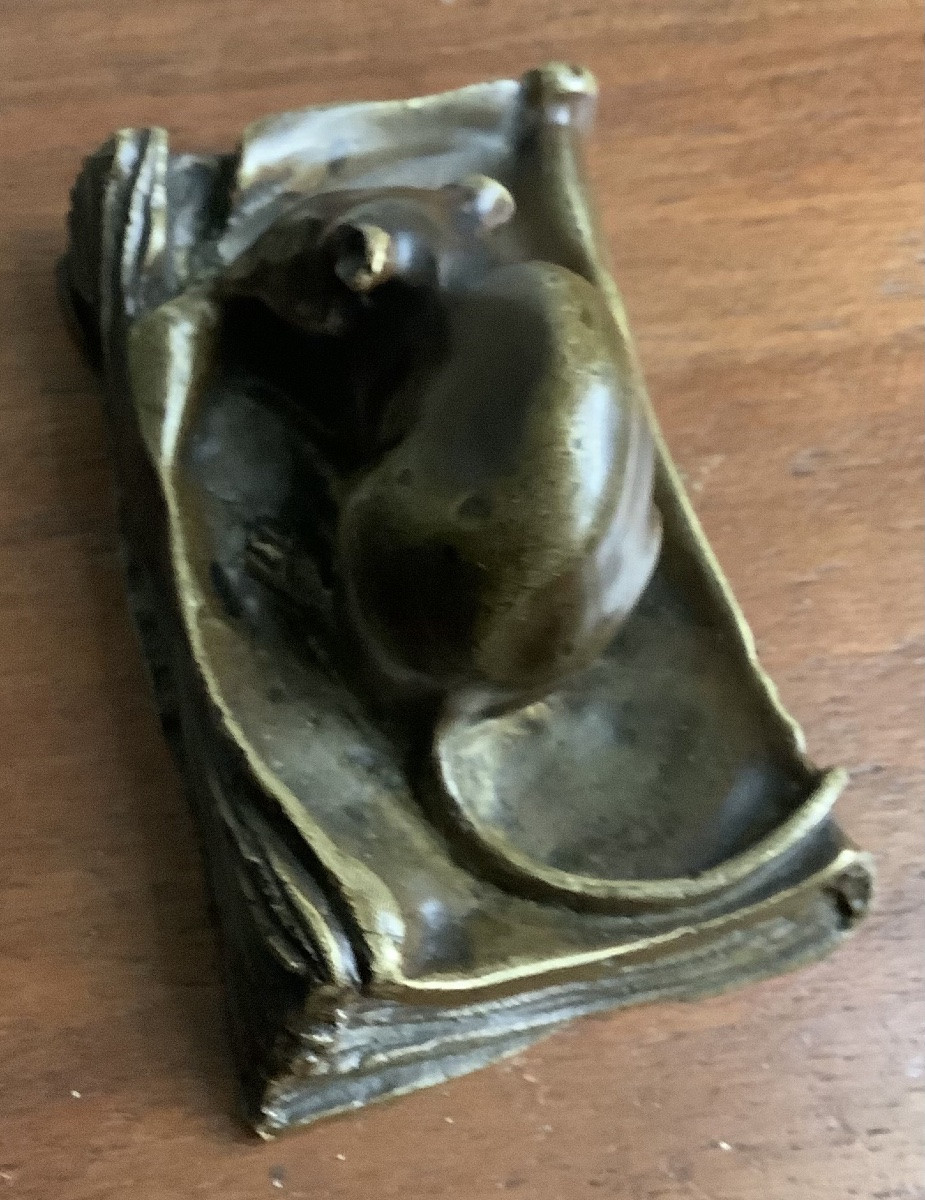 Souris grignotant un livre en bronze-photo-4
