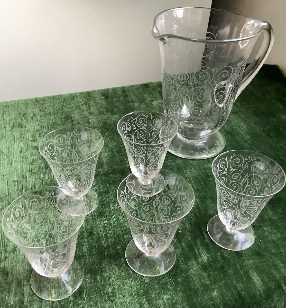5 verres de vin cristal de Baccarat avec son pichet