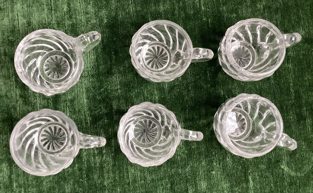 Une partie de service de liqueurs cristal de Baccarat avec son plateau-photo-3