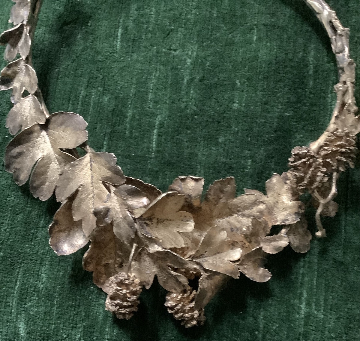 Collier de feuilles par artiste non connu -photo-3
