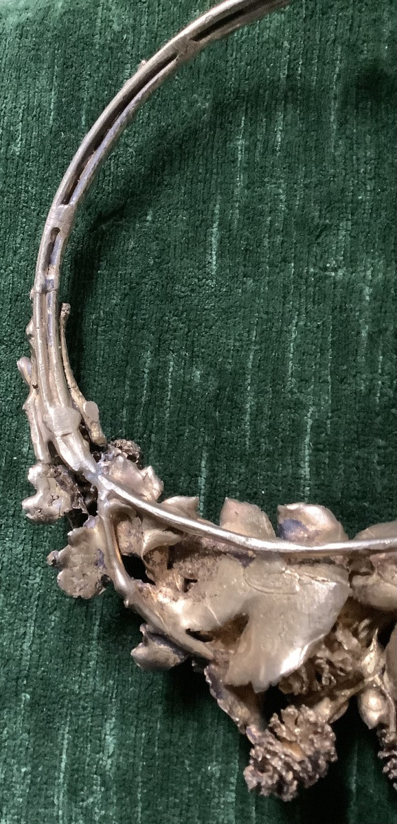 Collier de feuilles par artiste non connu -photo-3