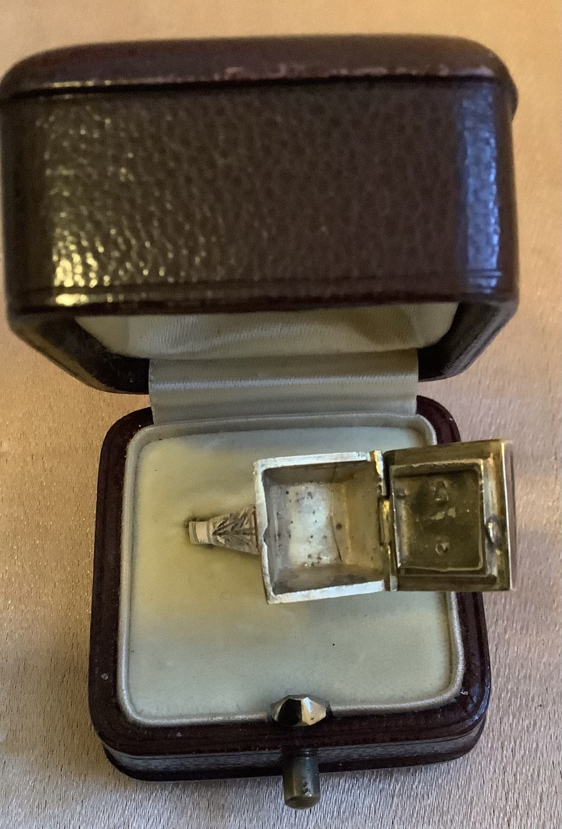 Bague - ancienne à secret en or et argent  d’une émeraude ornée de diamants en rose-photo-4