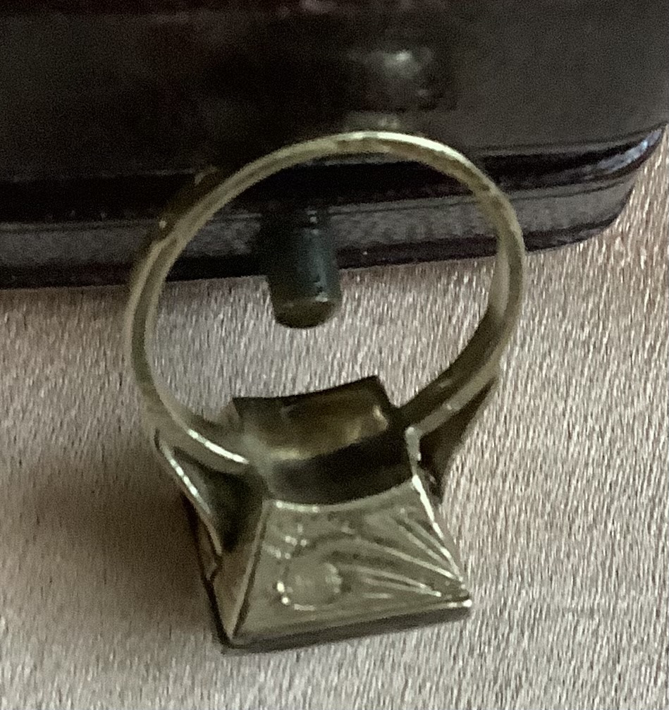 Bague - ancienne à secret en or et argent  d’une émeraude ornée de diamants en rose-photo-2