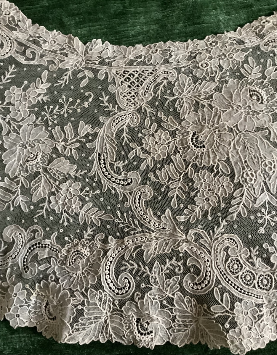 Une feuille d’éventails de dentelle à aiguille n 19 em siècle -photo-1