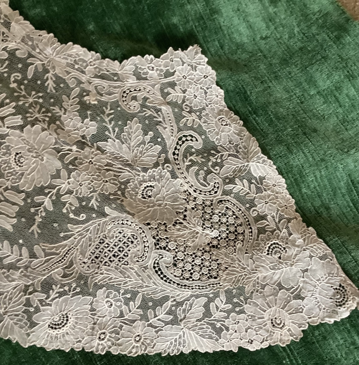 Une feuille d’éventails de dentelle à aiguille n 19 em siècle -photo-3