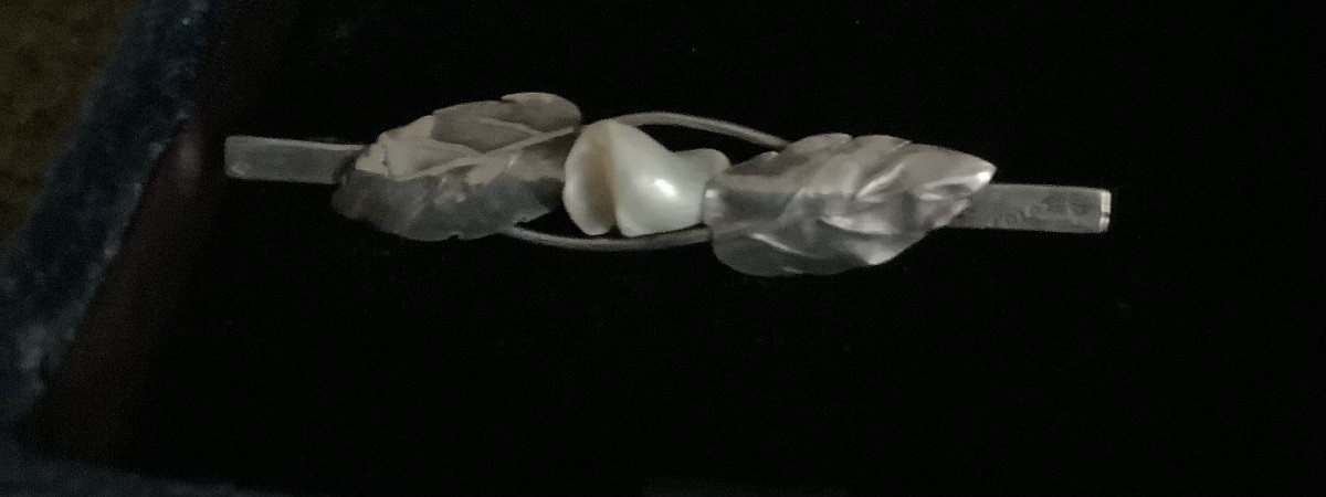 A Silver Brooch Adorned In The Center With A Baroque Mother-of-pearl Pearl, Circa 1900-photo-2