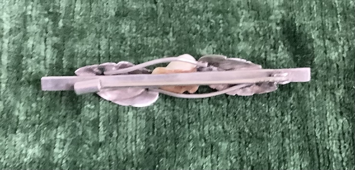 A Silver Brooch Adorned In The Center With A Baroque Mother-of-pearl Pearl, Circa 1900-photo-1