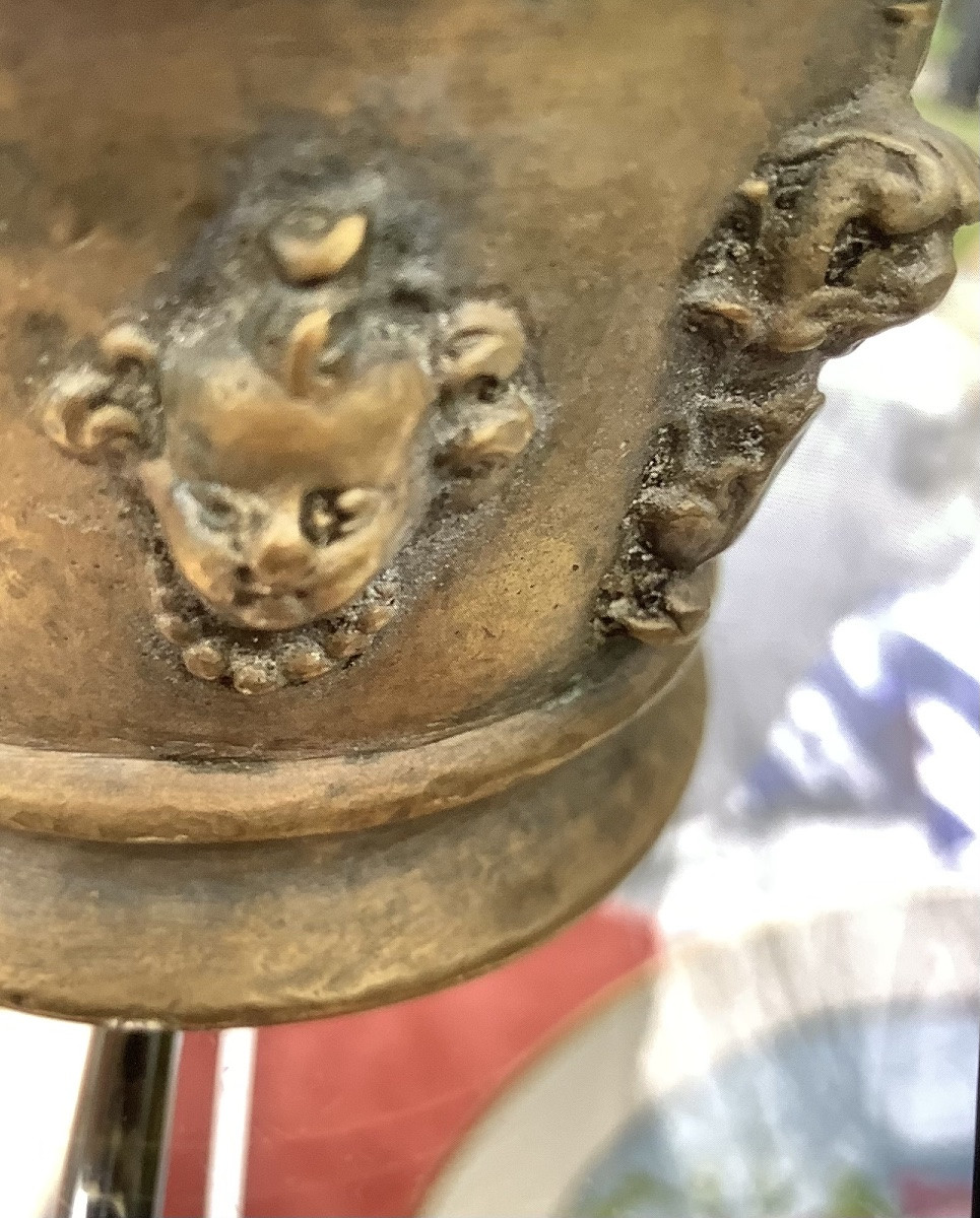 Mortier en bronze à quatre  contreforts en agrafes et tête d’angelots18em siècle -photo-3