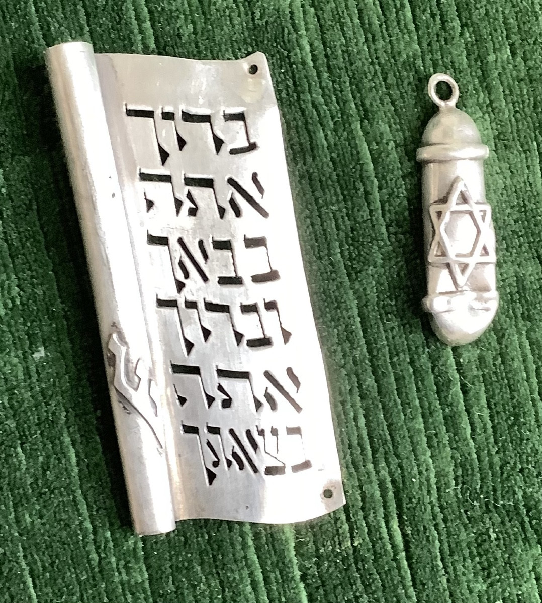 1 broche présente page de la torah et pendentifs en argent