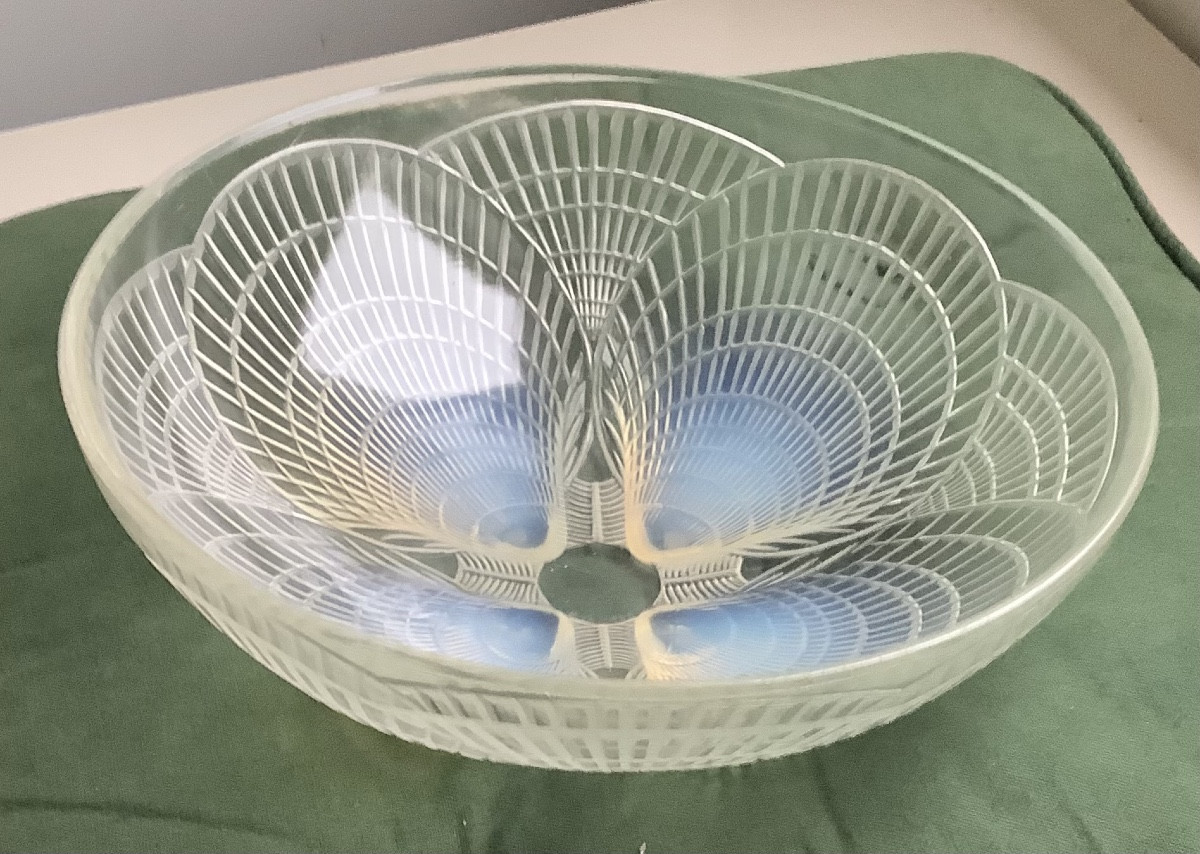 Bol coquillage opalescent Art Déco par René Lalique 