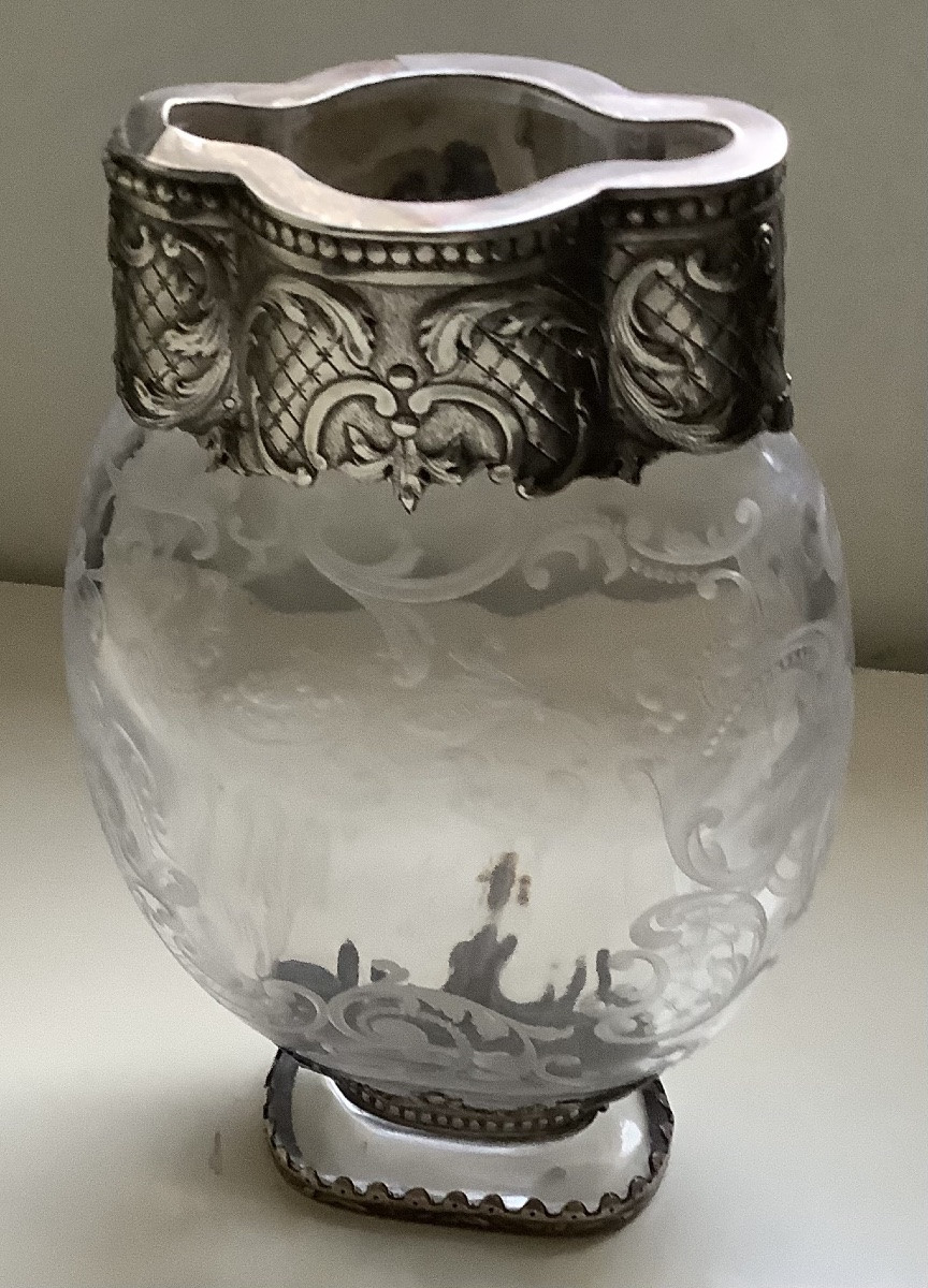 Un vase en cristal gravé de rinceaux monté argent Maison Veyrat à Paris-photo-2