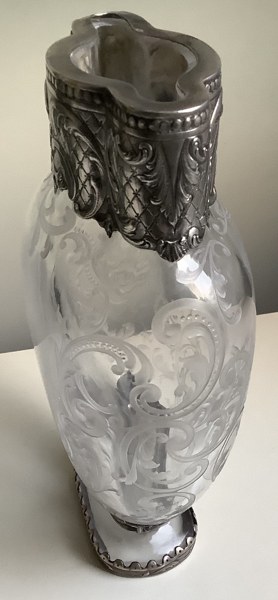 Un vase en cristal gravé de rinceaux monté argent Maison Veyrat à Paris-photo-3